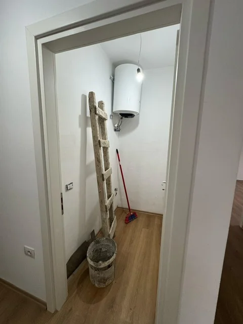 Tirane, jepet me qera apartament 2+1 Kati 6, 90 m² 500 € (Rruga Benjamin Kruta)