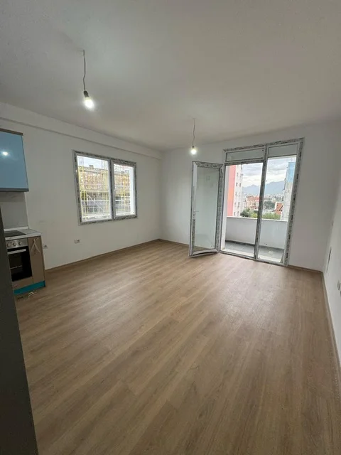 Tirane, jepet me qera apartament 2+1 Kati 6, 90 m² 500 € (Rruga Benjamin Kruta)