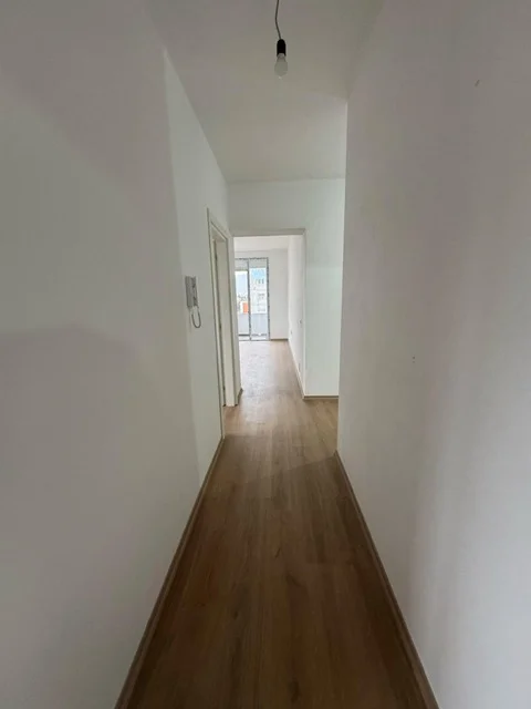 Tirane, jepet me qera apartament 2+1 Kati 6, 90 m² 500 € (Rruga Benjamin Kruta)