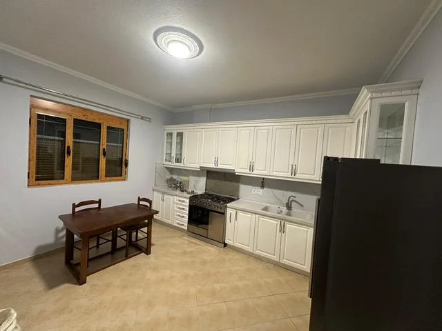 Tirane, jepet me qera shtepi 1 Katshe , 500 m² 2.500 € (TEG)