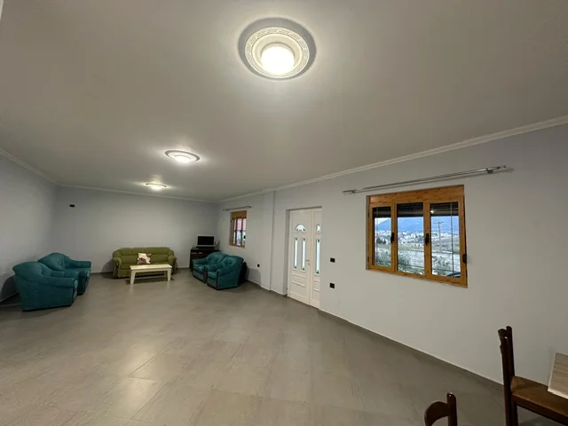 Tirane, jepet me qera shtepi 1 Katshe , 500 m² 2.500 € (TEG)