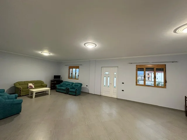 Tirane, jepet me qera shtepi 1 Katshe , 500 m² 2.500 € (TEG)