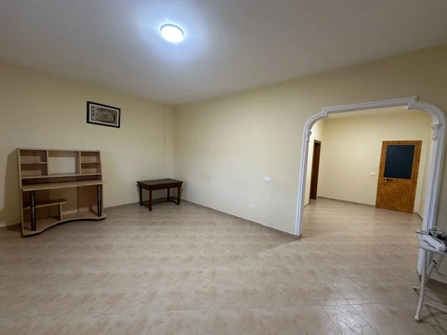 Tirane, jepet me qera shtepi 1 Katshe , 500 m² 2.500 € (TEG)