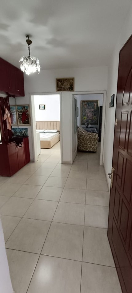 Tirane, jepet me qera apartament 2+1+Aneks+Ballkon Kati 2, 75 m² 450 € (Rr. Ali Demi Te Azili pallat buze rruge)