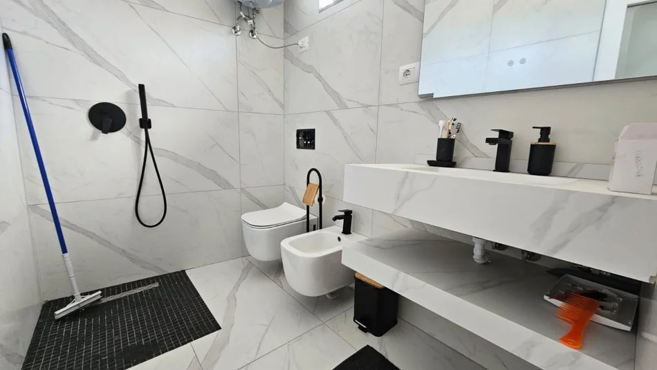 Tirane, jepet me qera Vile 3+1 Kati 0, 110 m² 1.000 € 