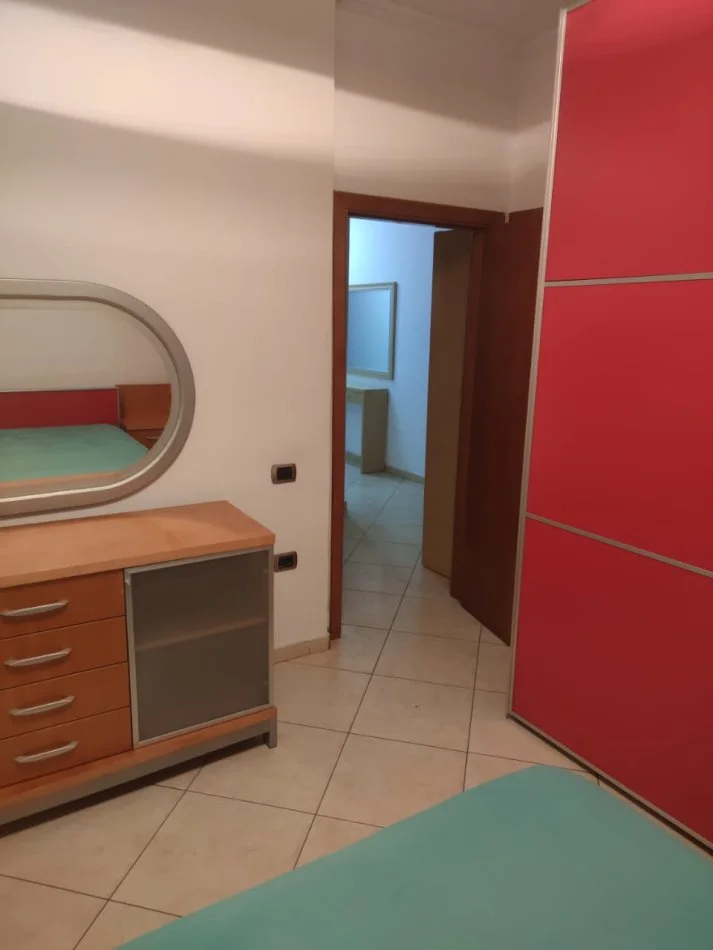 Tirane, jepet me qera apartament 2+1 Kati 6, 110 m² 730 €