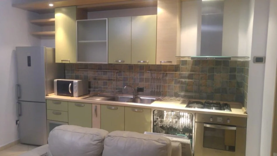 Tirane, jepet me qera apartament 2+1 Kati 6, 110 m² 730 €