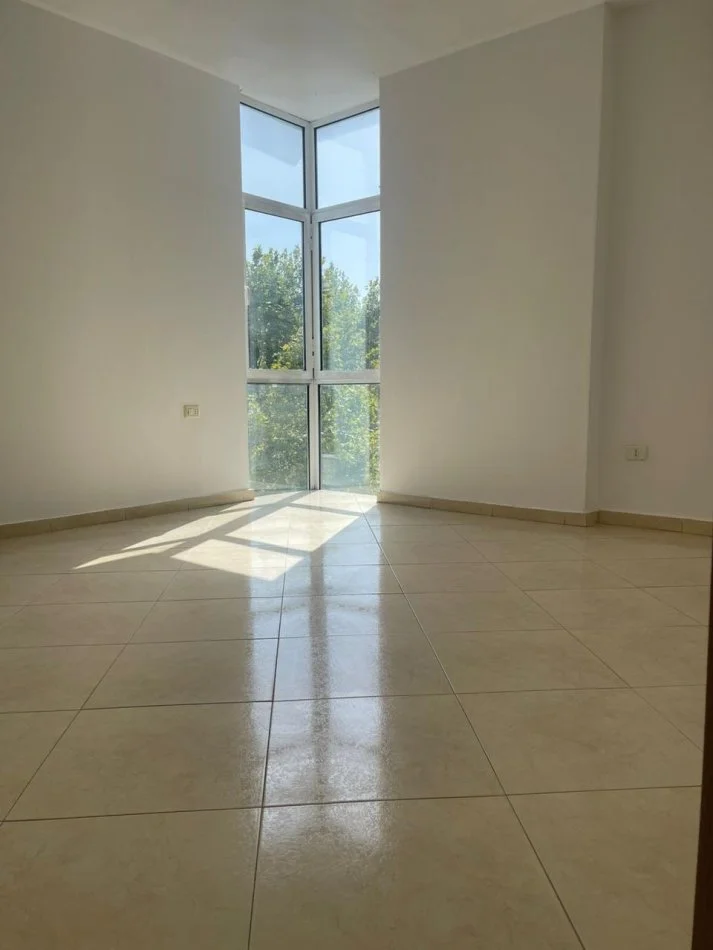 Tirane, shitet apartament 2+1+Ballkon Kati 5, 112 m² 350.000 € 