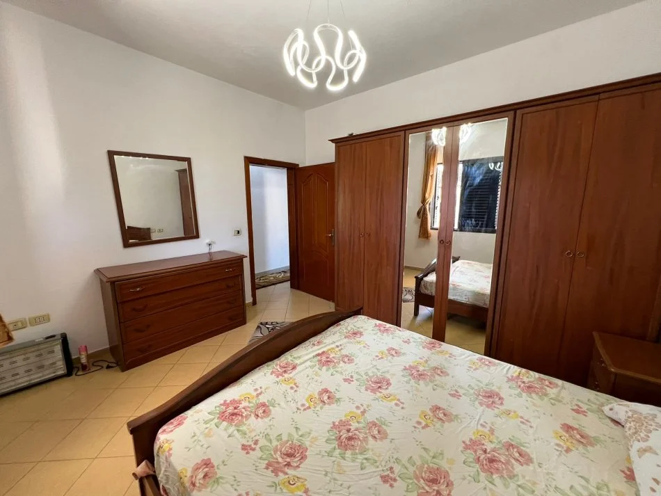 Tirane, jepet me qera shtepi 1+1 Kati 2, 350 € 