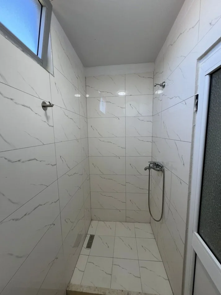 Tirane, jepet me qera shtepi 1+1 Kati 2, 350 € 