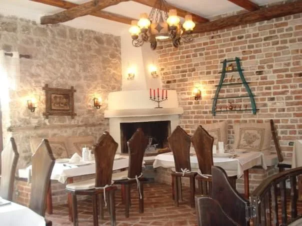 Tirane, shitet VILË 3 Katshe , 570 m² 400.000 € (SURREL)