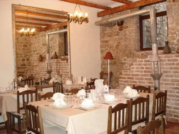 Tirane, shitet VILË 3 Katshe , 570 m² 400.000 € (SURREL)