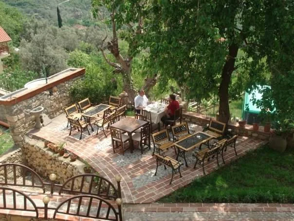 Tirane, shitet VILË 3 Katshe , 570 m² 400.000 € (SURREL)