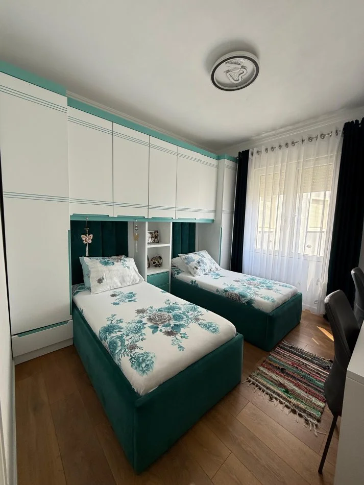 Tirane, shitet apartament 2+1+Ballkon Kati 2, 255.000 € 