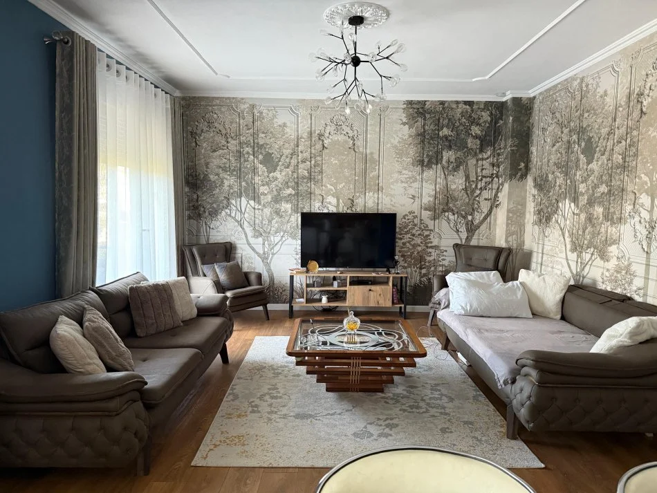 Tirane, shitet apartament 2+1+Ballkon Kati 2, 255.000 € 