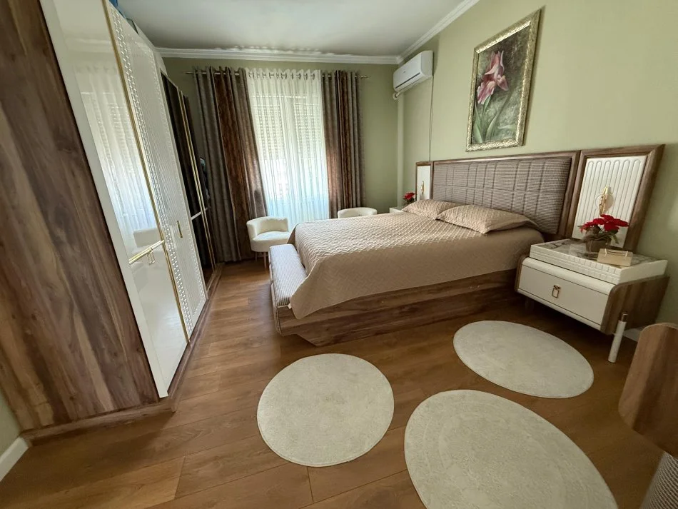 Tirane, shitet apartament 2+1+Ballkon Kati 2, 255.000 € 