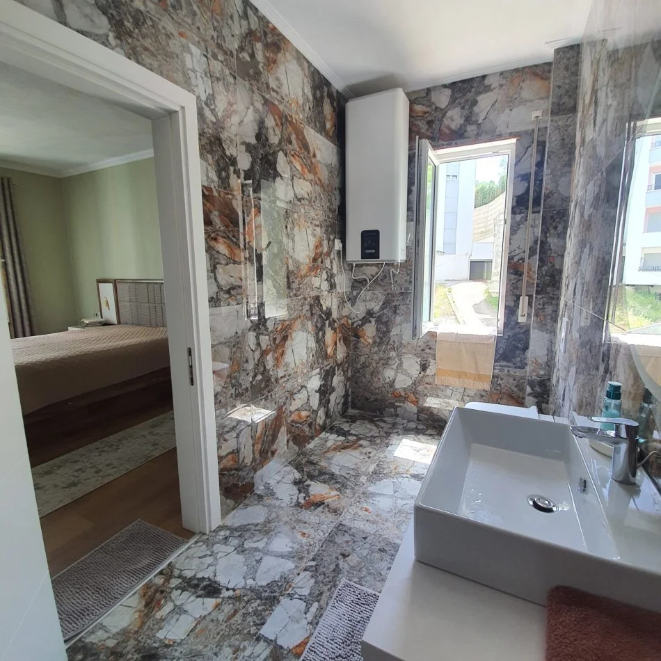 Tirane, shitet apartament 2+1+Ballkon Kati 2, 255.000 € 