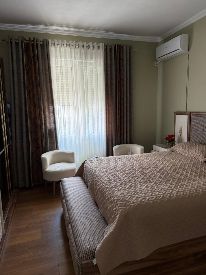 Tirane, shitet apartament 2+1+Ballkon Kati 2, 255.000 € 