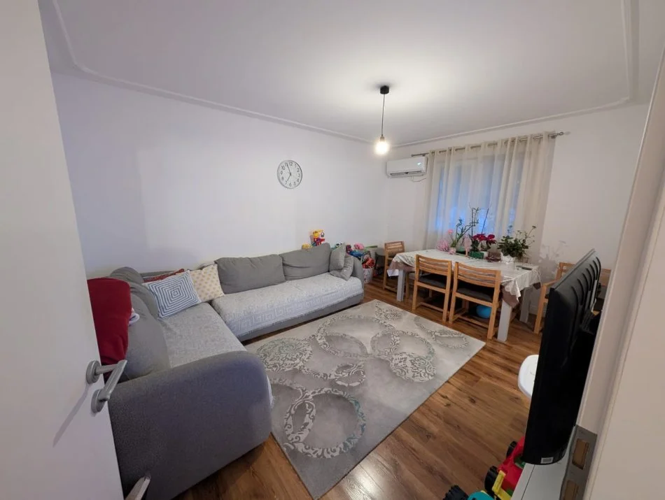 Tirane, shitet apartament 2+1+Aneks+Ballkon Kati 3, 75 m² 160.000 € (ish parku i autobusave)