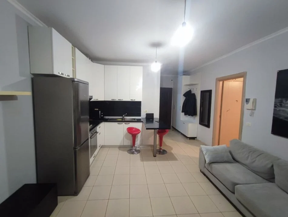 Tirane, jepet me qera apartament 1+1+Ballkon Kati 1 600 €