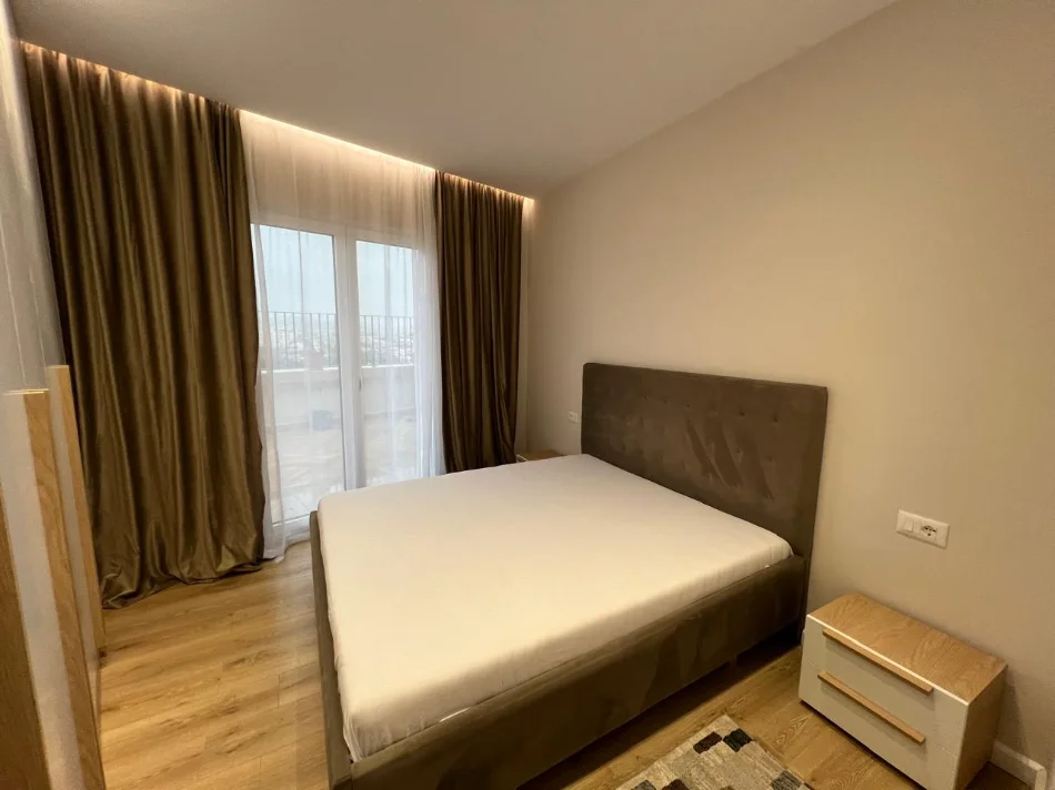 Tirane, jepet me qera apartament 2+1 , 500 € (astir)