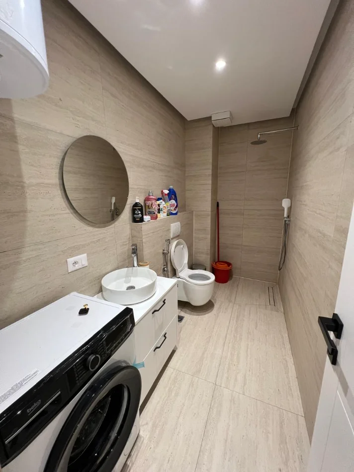 Tirane, jepet me qera apartament 2+1 , 500 € (astir)