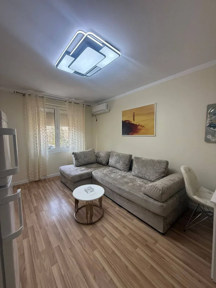 Tirane, jepet me qera apartament 1+1 Kati 2, 65 m² 500 € (Stadiumi Dinamo)