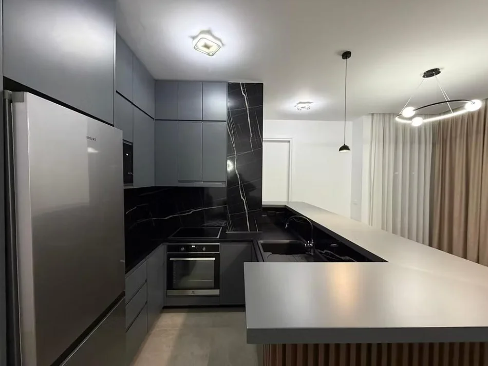 Tirane, jepet me qera apartament 2+1 Kati 4, 115 m² 1.250 € (Liqeni i Thate)