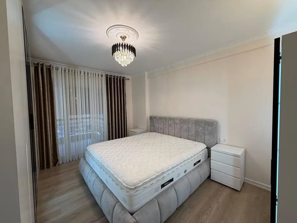 Tirane, jepet me qera apartament 2+1 Kati 2, 115 m² 1.200 € (Liqeni i Thate)