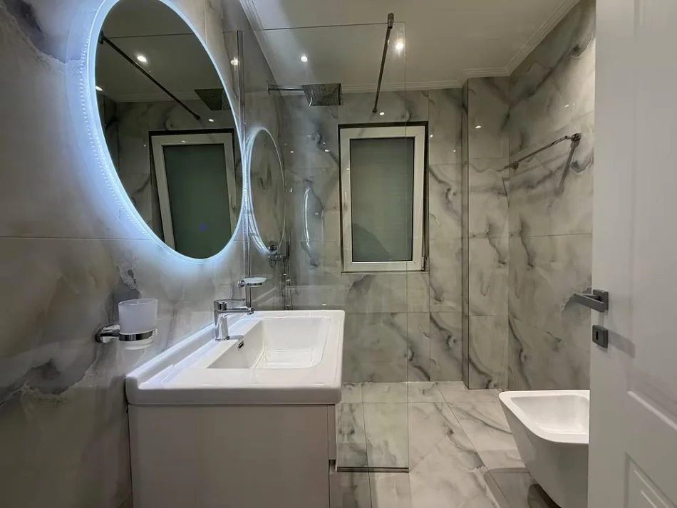 Tirane, jepet me qera apartament 2+1 Kati 2, 115 m² 1.200 € (Liqeni i Thate)