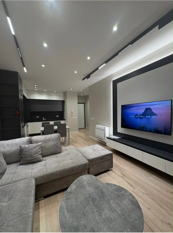 Tirane, jepet me qera apartament 1+1 Kati 5, 70 m² 800 € (Komuna e Parisit)