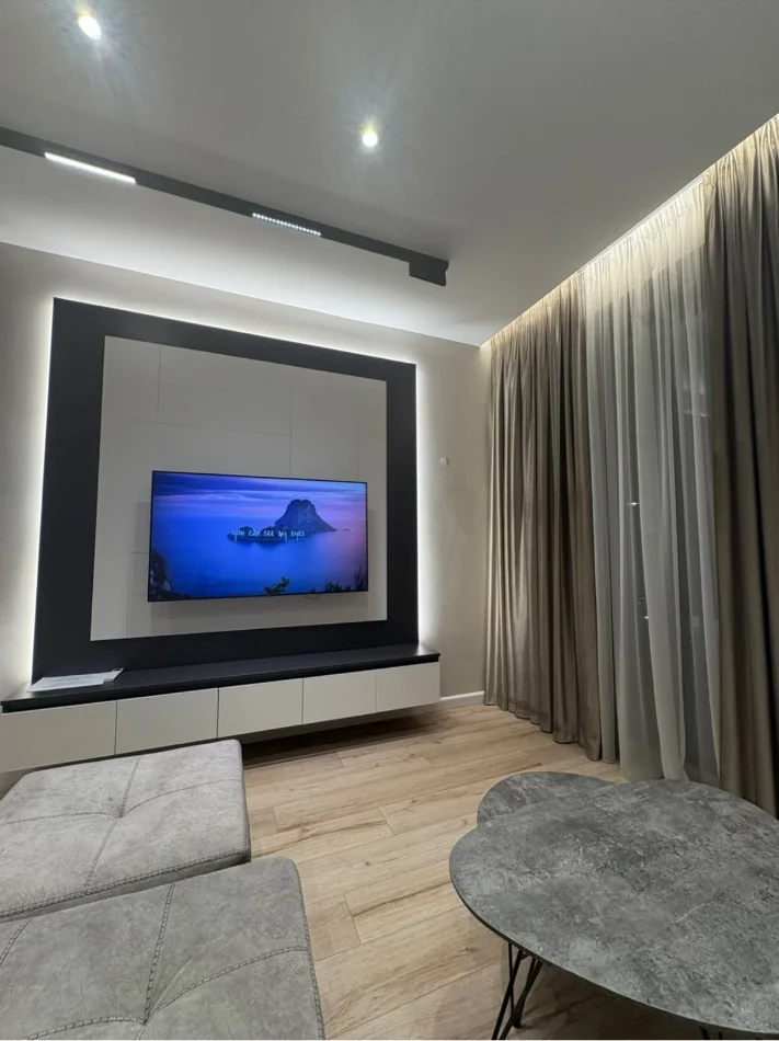 Tirane, jepet me qera apartament 1+1 Kati 5, 70 m² 800 € (Komuna e Parisit)