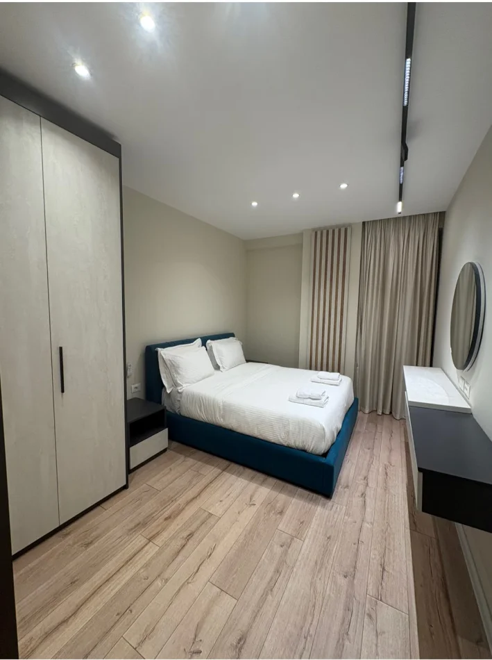 Tirane, jepet me qera apartament 1+1 Kati 5, 70 m² 800 € (Komuna e Parisit)