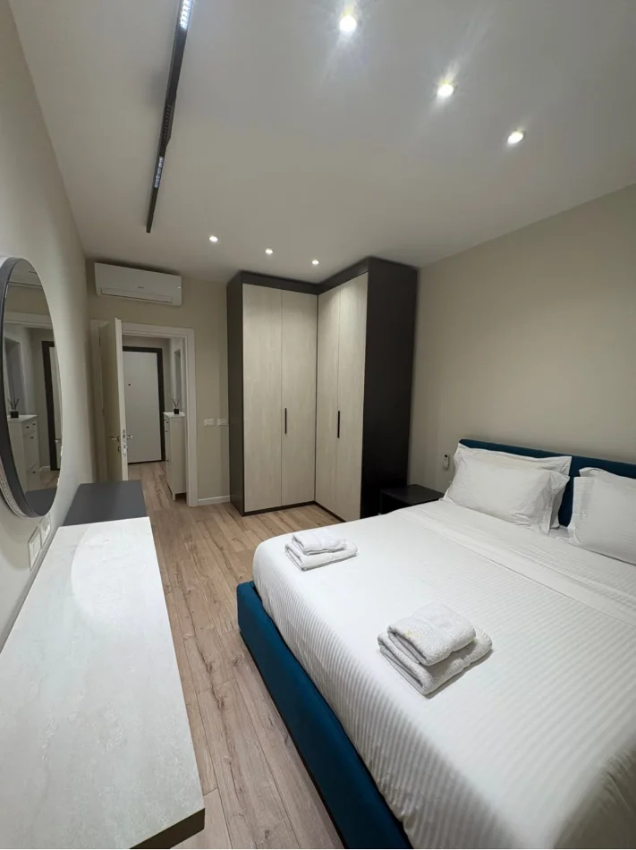 Tirane, jepet me qera apartament 1+1 Kati 5, 70 m² 800 € (Komuna e Parisit)