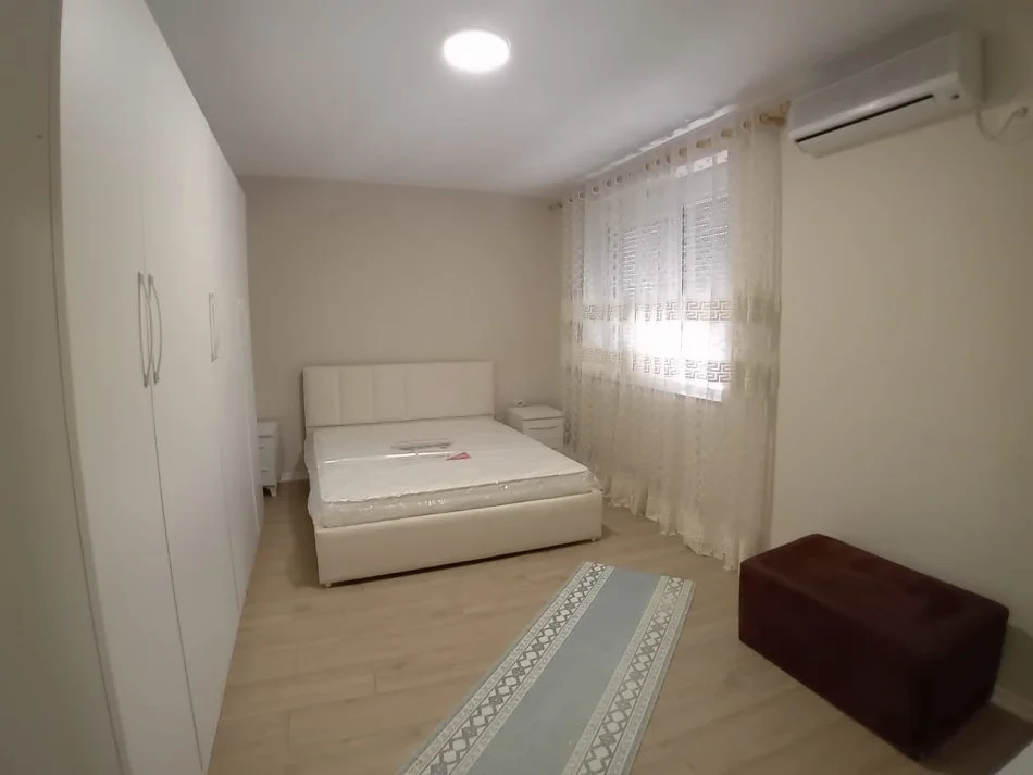 Tirane, jepet me qera apartament 3+1+Ballkon Kati 2, 100 m² 600 € (Xhanfize Keko Xhamllik)