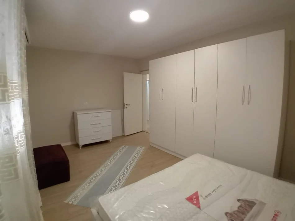 Tirane, jepet me qera apartament 3+1+Ballkon Kati 2, 100 m² 600 € (Xhanfize Keko Xhamllik)