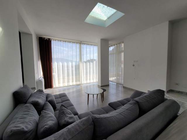 Tirane, jepet me qera Vile 4+1 Kati 3, 300 m² 1.700 Euro (kodra e diellit 2)