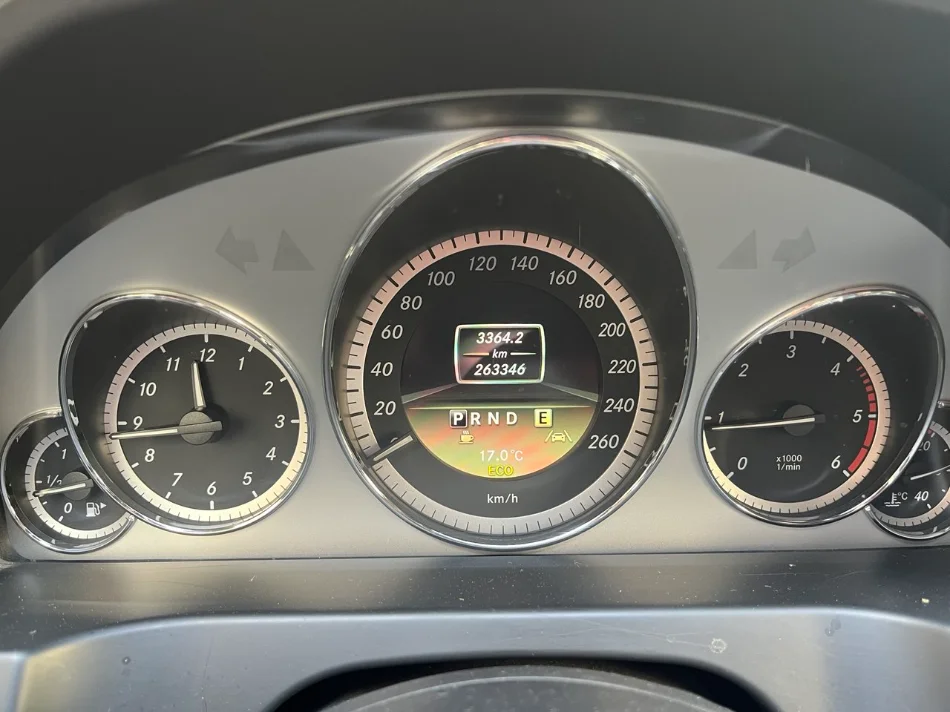 Durres, shitet makine E-220 CDI- 2012 MERCEDES BENZ Nafte, e zeze automatik Kondicioner 260.000 km 9.500 €