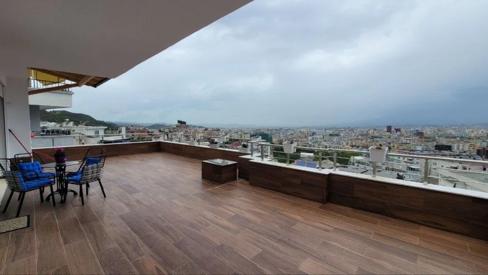 Tirane, jepet me qera apartament 2+1+Ballkon Kati 2, 170 m² 900 € (KOPSHTI BOTANIK)