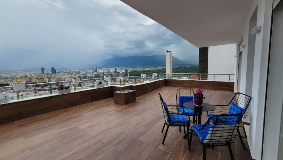 Tirane, jepet me qera apartament 2+1+Ballkon Kati 2, 170 m² 900 € (KOPSHTI BOTANIK)