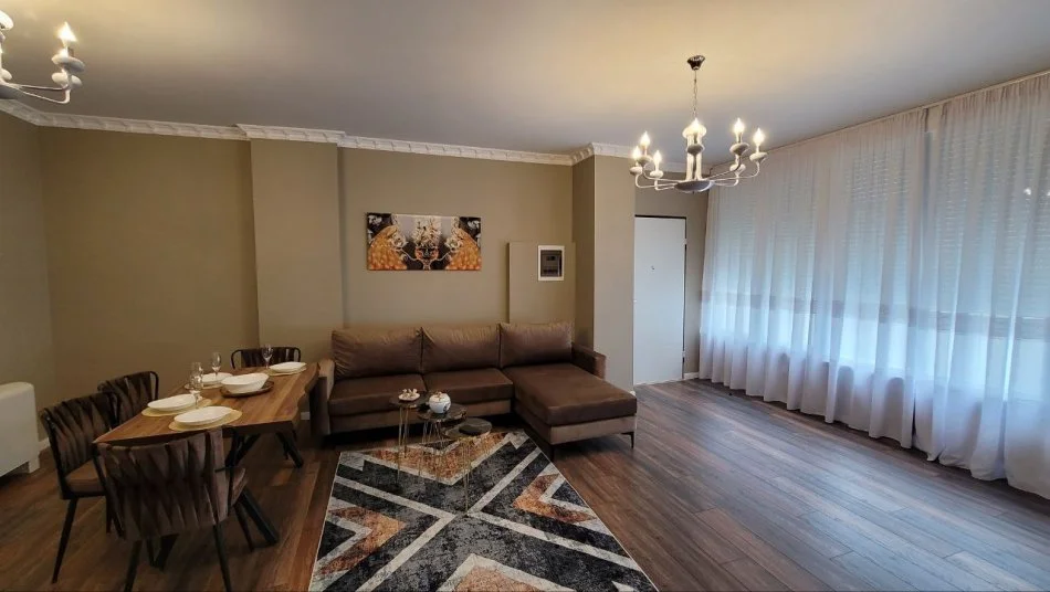 Tirane, jepet me qera apartament 2+1+Ballkon Kati 2, 170 m² 900 € (KOPSHTI BOTANIK)