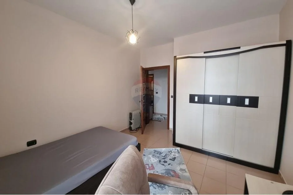 Tirane, jepet me qera apartament 2+1 Kati 3, 112 m² 650 € (Gjimnazi Partizan)