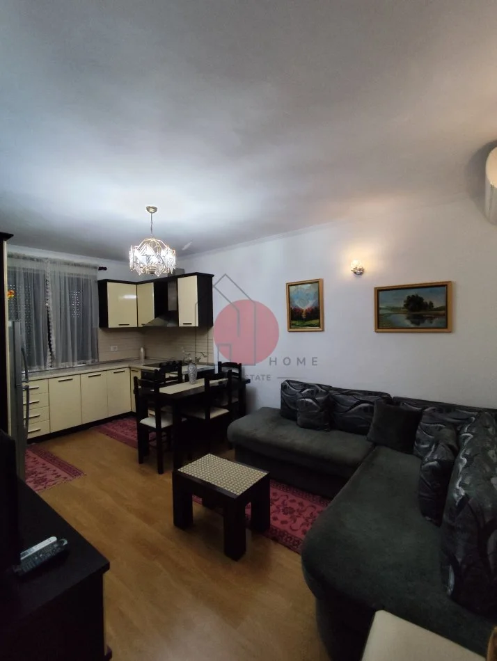 Tirane, jepet me qera apartament 2+1+Ballkon , 65 m² 600 € (Rruga mine peza)