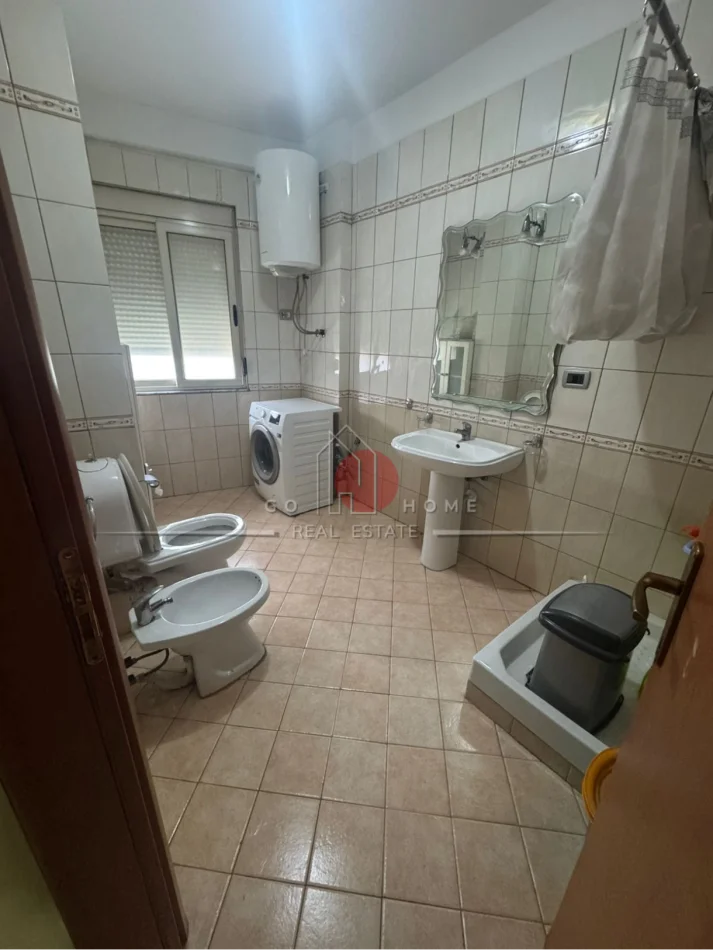 Tirane, jepet me qera apartament 2+1 Kati 2, 74 m² 600 € (Rruga e Durresit)