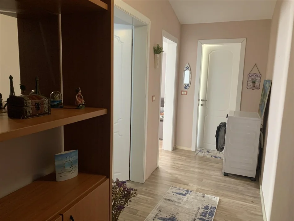 Pogradec, jepet me qera apartament 1+1+A+BLK Kati 6 (me Ashensor), 3,500 Leke/Dita