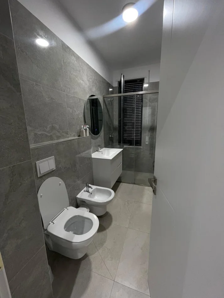 Tirane, shitet apartament 2+1 Kati 2, 92 m² 200.000 € (PORCELAN)