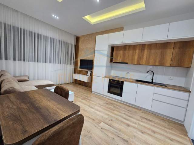 Tirane, jepet me qera apartament 1+1+BLK Kati 7, 63 m² 550 Euro (Komuna e Parisit)