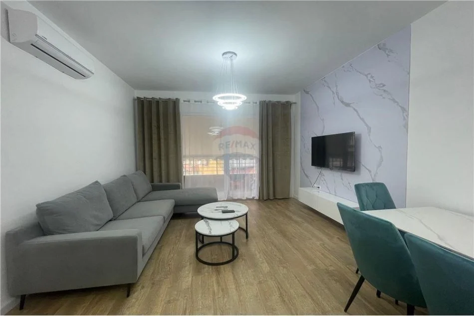 Tirane, jepet me qera apartament 1+1 Kati 2, 62 m² 700 € (Komuna e Parisit)