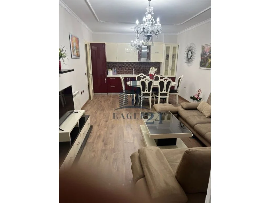 Tirane, jepet me qera apartament 2+1 Kati 2, 102 m² 800 € (KOMUNA E PARISIT)