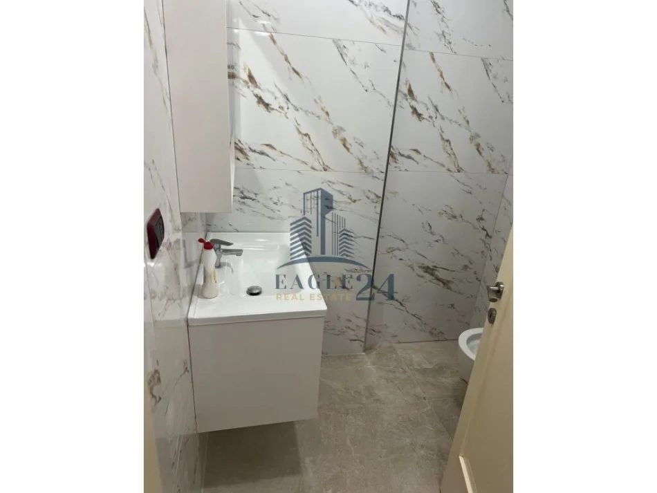 Tirane, jepet me qera apartament 2+1 Kati 2, 102 m² 800 € (KOMUNA E PARISIT)